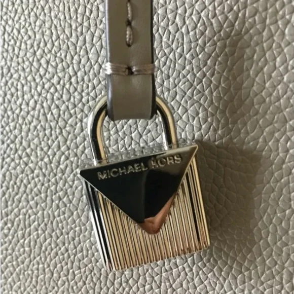 Michael Kors Cassie Pearl Grey Leather Tote - Picture 4 of 11